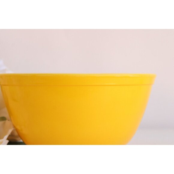 Vintage 1960s 1970s Pyrex #402 Yellow Daisy Mixing Bowl,1.5 Quart Retro Kitchen - Picture 6 of 10
